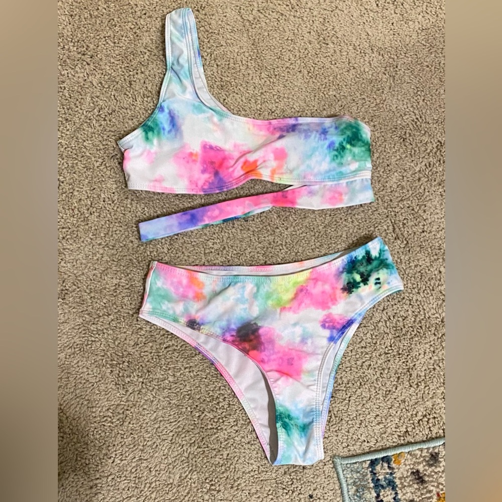 Swimsuits - Picture 3 of 4
